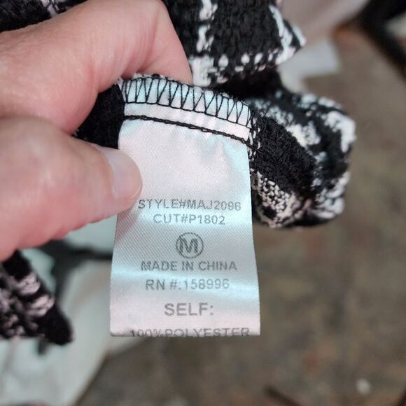 Urban Daizy Black and White Plaid Button Close Shacket Size Medium - Picture 11 of 13